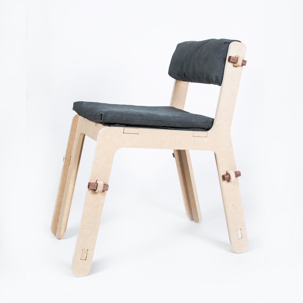PlataformaLocal's tweet photo. #DiabloRosa ha desarrollado una colección de #muebles desarmables de bajo costo como una alternativa cómoda de adaptación. El concepto ofrece la versatilidad necesaria para reinventar un espacio sin la necesidad de hacerlo definitivo y a un alto costo.

https://t.co/Wf9vN4WfWj https://t.co/ex0pzMj289