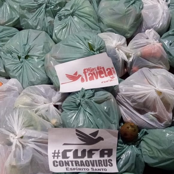 cufa_es's tweet photo. A quarta-feira (26) também foi de distribuição de verduras em Cobi de Cima, Vila Velha/ES.

Uma ação entre amigos permitiu que nossas lideranças na região entregassem 90 kits para cadastrados na CUFA.

#cufacontraovirus #cufabrasil #cufaes #favelaépotência #aculse #maesdafavela https://t.co/vwARpN6OSD