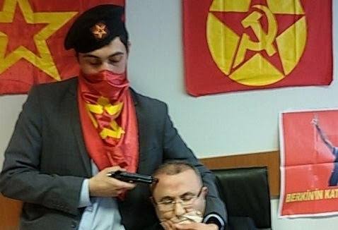 fatihreis1479's tweet photo. #KatilErdoğan O
Hukukçuydu Avukattı diyecekler ama
#EbruTimtik
✔Savcı Selim Kiraz'ın Katillerini Adliyeye Soktu
✔DHKP-C terör örgütüne yapılan operasyonda yakalandı
✔DHKP-C'li teröristlerin avukatıydı
✔Terör örgütü üyesi olduğu için tutuklandı
✔Açlıktan öldü
Ateşi Bol Olsun https://t.co/M9fn5MUW5d