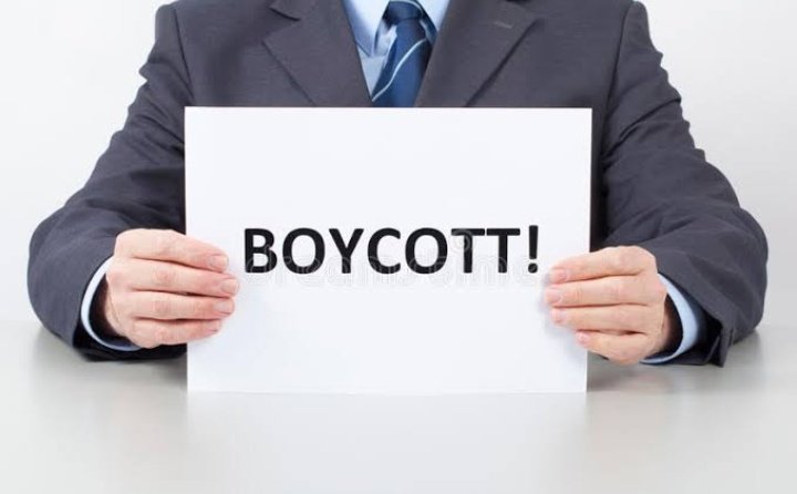 Устроил бойкот. Boycott картинки. Бойкот рисунок. Бойкот человеку. Бойкот или байкот.