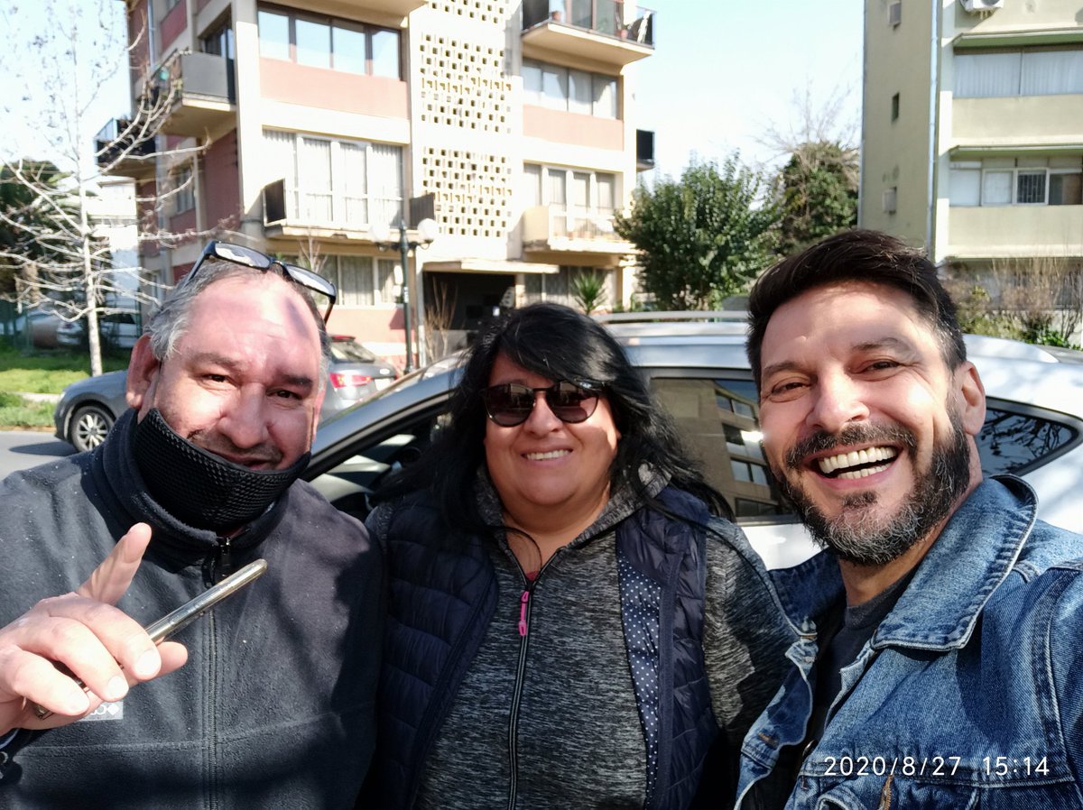 Carlos Ossandón y Alexandra González vinieron a dejarme la billetera. Ven que sí queda gente buena onda en este mundo!!! Un millón de gracias. Favor RT