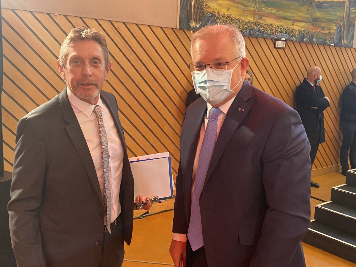Prime Minister <a href="/ScottMorrisonMP/">Not ScoMo</a> and Business NSW President Lyall Gorman catch up <a href="/dailytelegraph/">The Daily Telegraph</a> #bushsummit2020 in Cooma