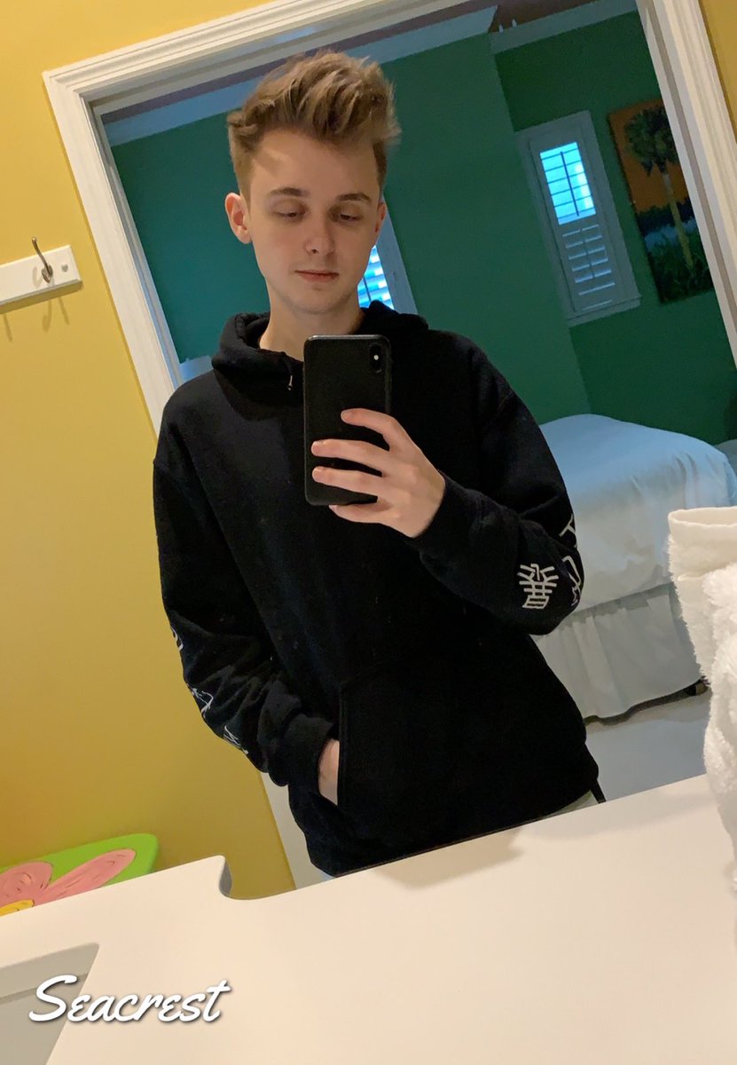Caolo_'s tweet photo. Made it to Florida, I thought it was humid in GA lol. https://t.co/4Vd0XKhql4