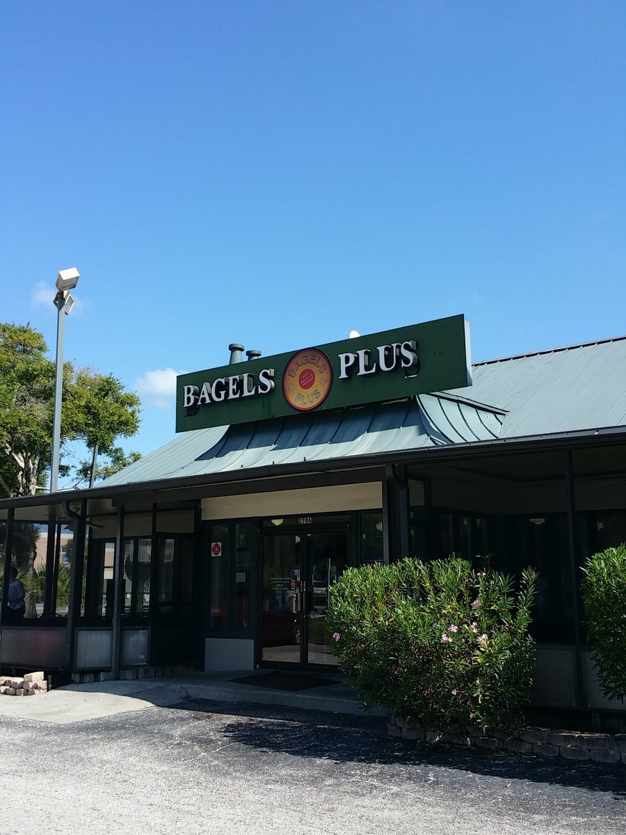 juliadebs_'s tweet photo. mentally i’m here https://t.co/5p3jCWjtwX
