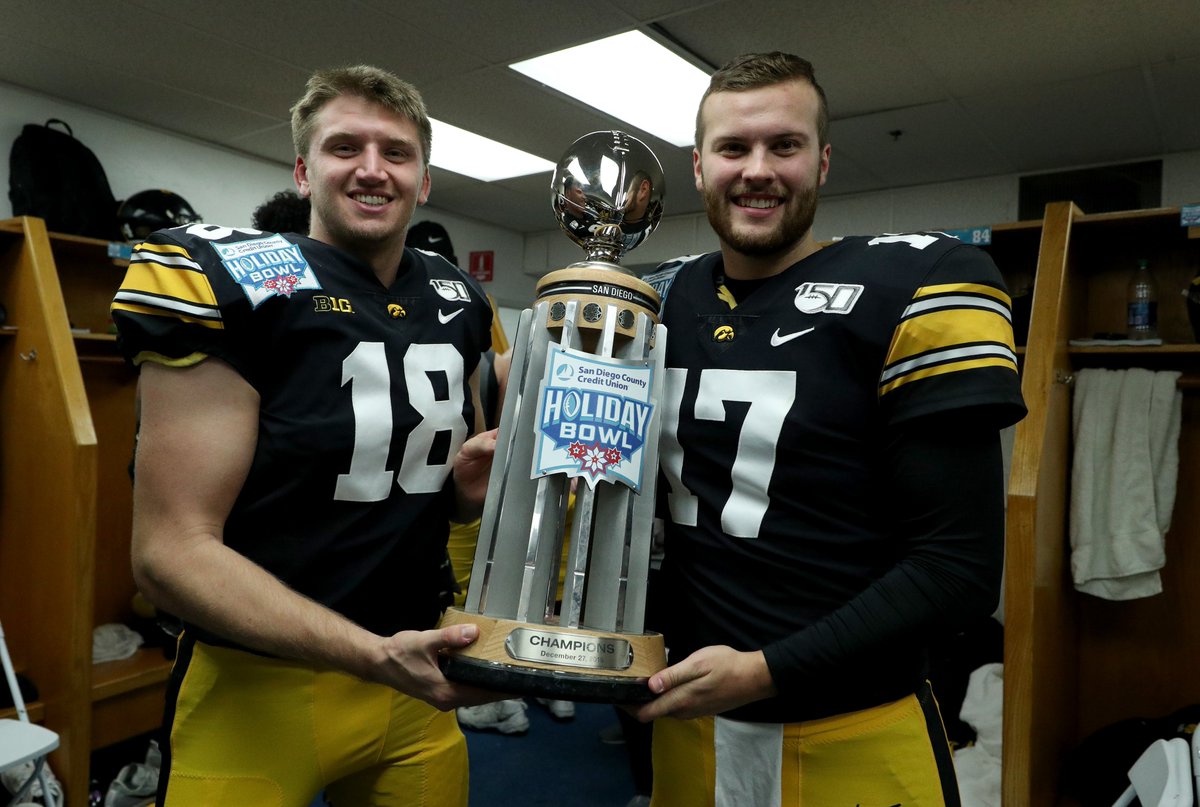 LegacyHawks's tweet photo. HBD Drew Cook! We hope you have a great day and Go Hawks! | #LegacyHawk https://t.co/KuFNbv63Mk