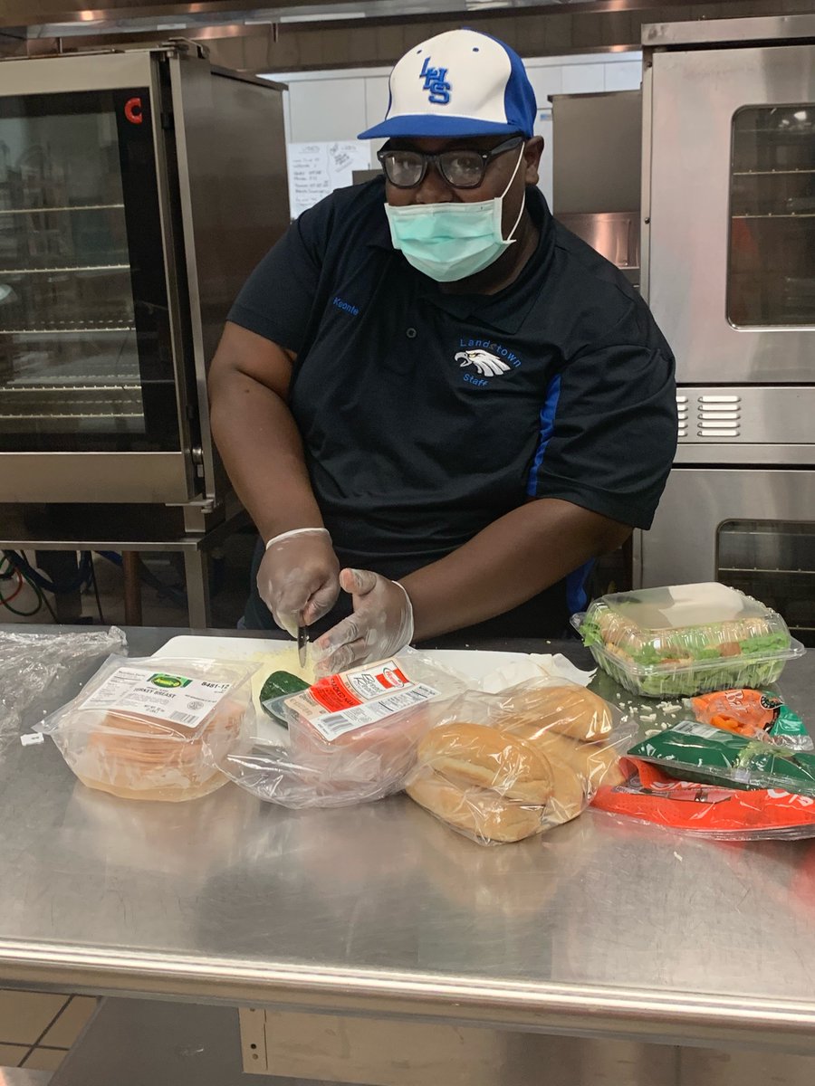 vbscratch's tweet photo. Our new baker/cooks learning the ropes. #vbalwayslearning #VBCPS #vbcpsfoodservices #VBSchools #vbscratch #vbalwayslearning #aaronspence #pharrellwilliams https://t.co/Y6oWlhH9IS