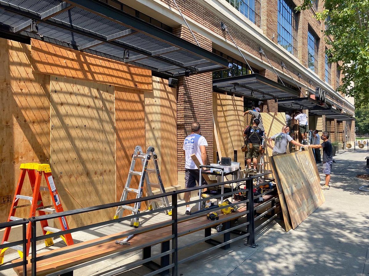 MikuniTaro's tweet photo. I am not sure that I want to get used to seeing our restaurant empty inside or the boarded up windows outside....😢 But I do appreciate God and our country to giving us another day to live & enjoy! 🙏🏻 #AnotherProtest #LoveSactown #MikuniSushi https://t.co/uRCj5aRnJF