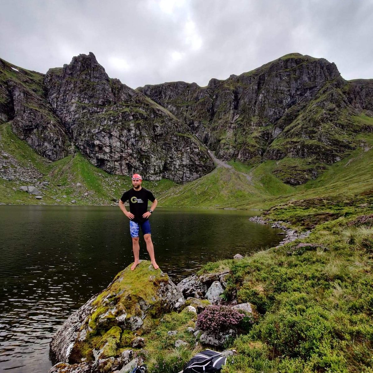 caldamac's tweet photo. Post-swim.
The @TheBrochProject t-shirt being the perfect piece of kit to warm up after a chilly swim in the mountains π https://t.co/Xp9PoP0IQt