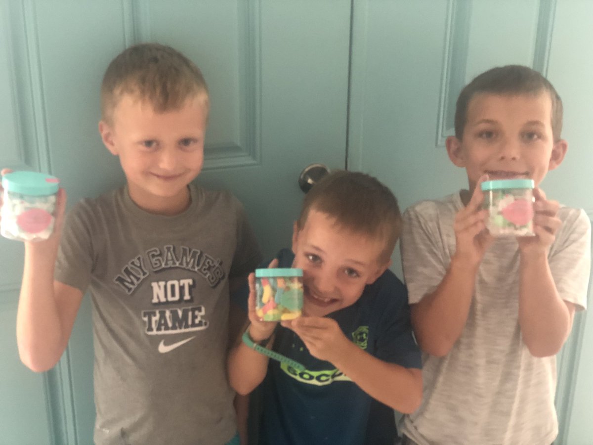 HudsonBradley7's tweet photo. School hasnโt started YET! Who needs to stock up on some sweets?! ๐ฌ๐ญ #hudsonbradley #nocatee #lularoeAF #FamilyBusiness #shopsmall #shoplocal https://t.co/waHxV6j1Nz