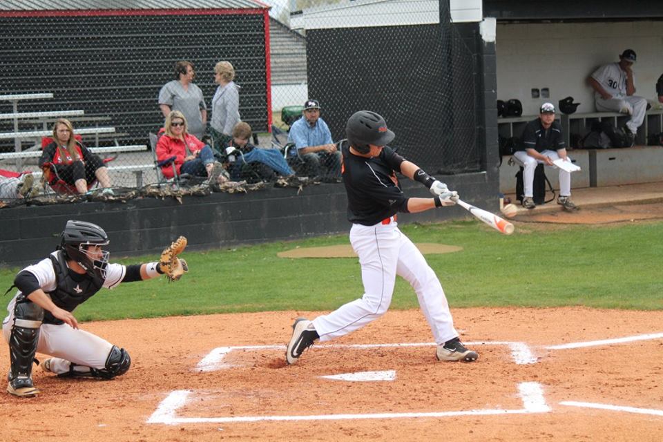 SGCBaseball's tweet photo. TBT - Record Book Reminisce!!
Single Season Home Runs!
#alwaysahornet #RecordBookReminisce #BigFly #TBT
1. Hayden Lewis - 9 (2015)
2. Dustin Moore - 6 (2016)
3. Drew Bradford - 5 (2012)
Colby Carey - 5 (2016)
Dustin Moore - 5 (2017) https://t.co/eOGGrurcWD