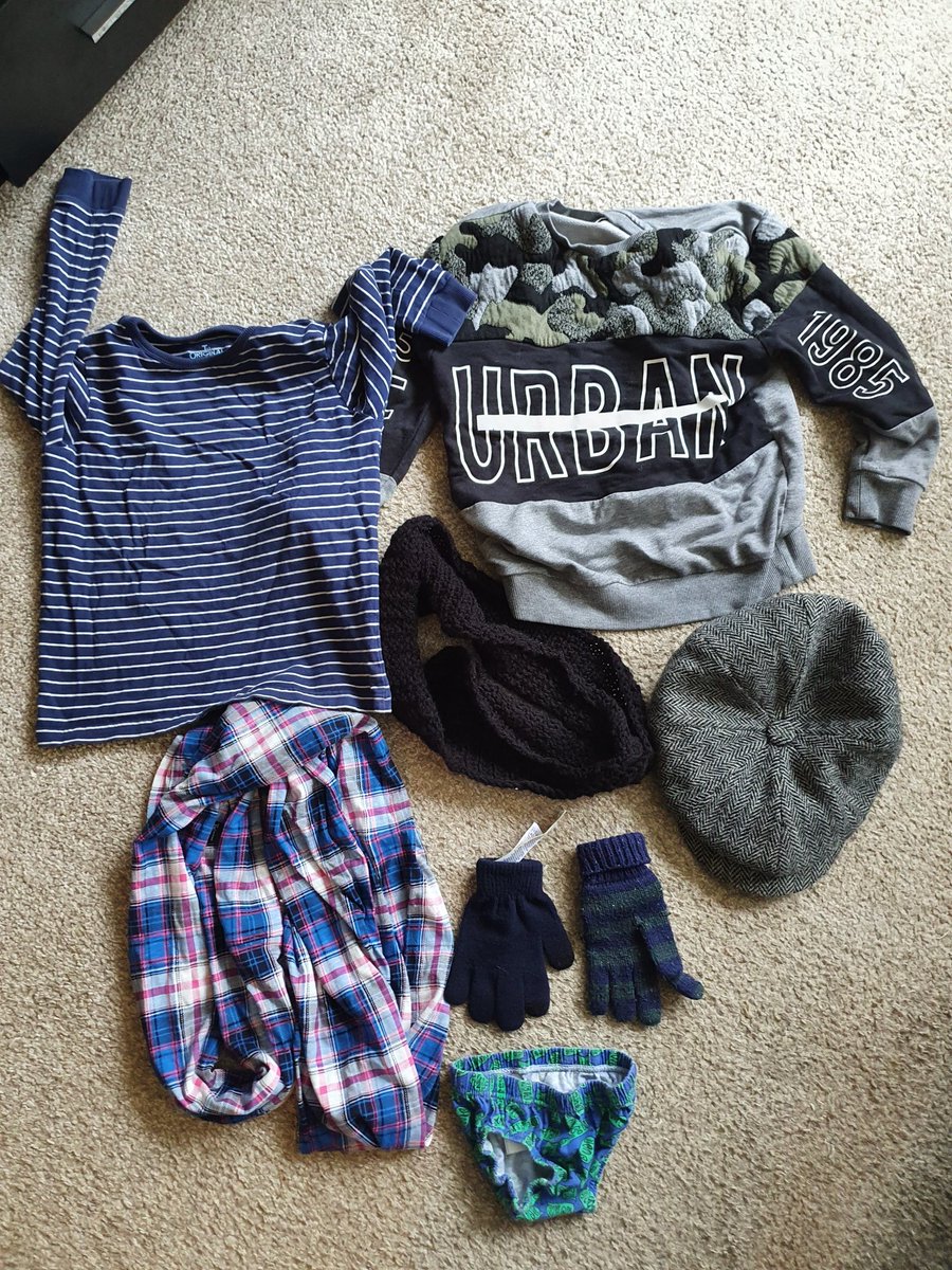cheryl_packer84's tweet photo. @DraytonPri page 3 of lost property https://t.co/uv9i1EjgUa