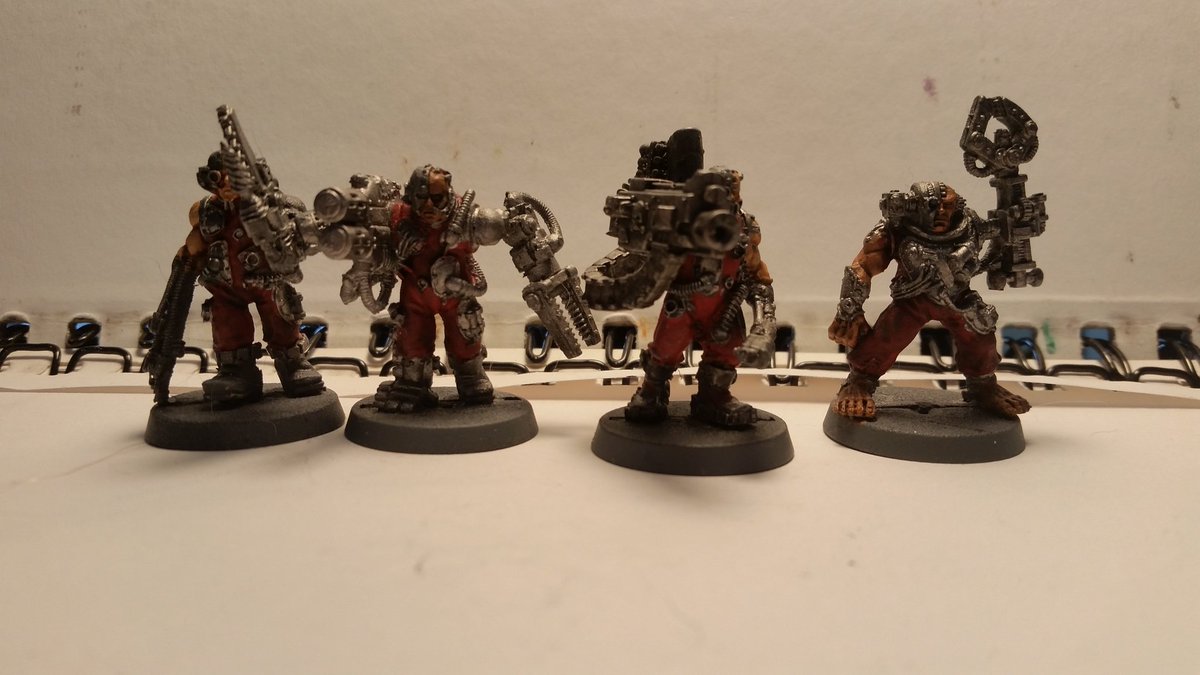 5hifted's tweet photo. Homemade tech priest enginseer and all the servitors #warhammer40k #warmongers #paintingwarhammer https://t.co/kQTEpG0Adw