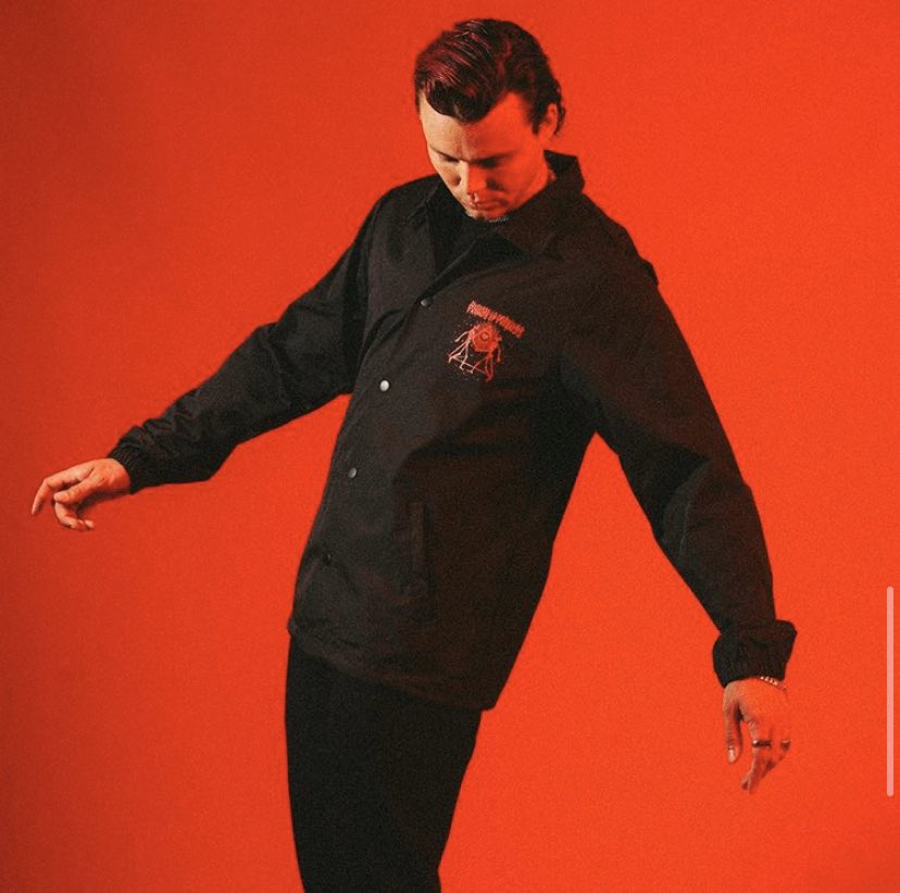 HAZEAFl's tweet image. Ashton believes in Red Team supremacy❤

#5SOSRedTeam #5MonthsofCALM #CALMPromoComp #STREAMREDDESERT #REDSOSHASTEETH 
#KILLMYTIMEONSPOTIFY