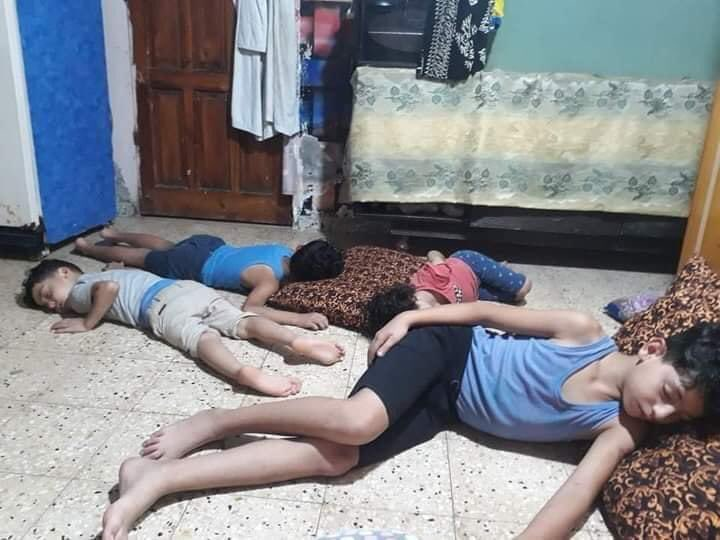 2/3 To avoid the blazing heat, people sleep on the floor because the tiles tend to be the coolest part of their houses.