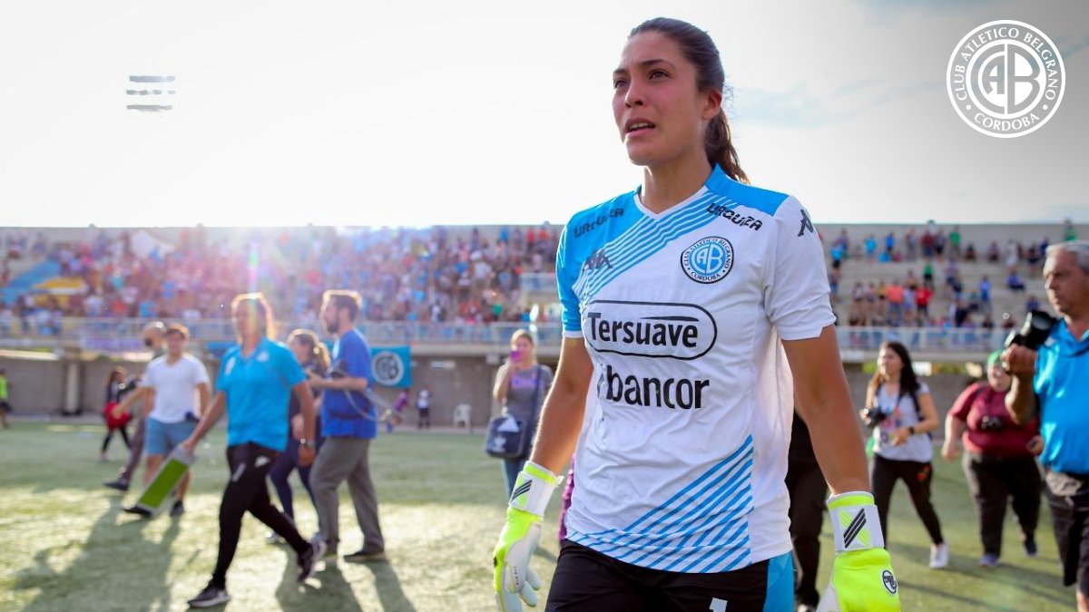 futfemgol's tweet photo. DOS CONTRATOS MÁS EN RACING ✍🏼 Yanisa Sosa, ex arquera de Belgrano, y Paloma Fagiano, ex GEPU de San Luis, jugarán en la Academia.

Repasá los detalles y todos los pases del fútbol argentino: https://t.co/TUtK7CSWN2 https://t.co/SUGdX4dwtY