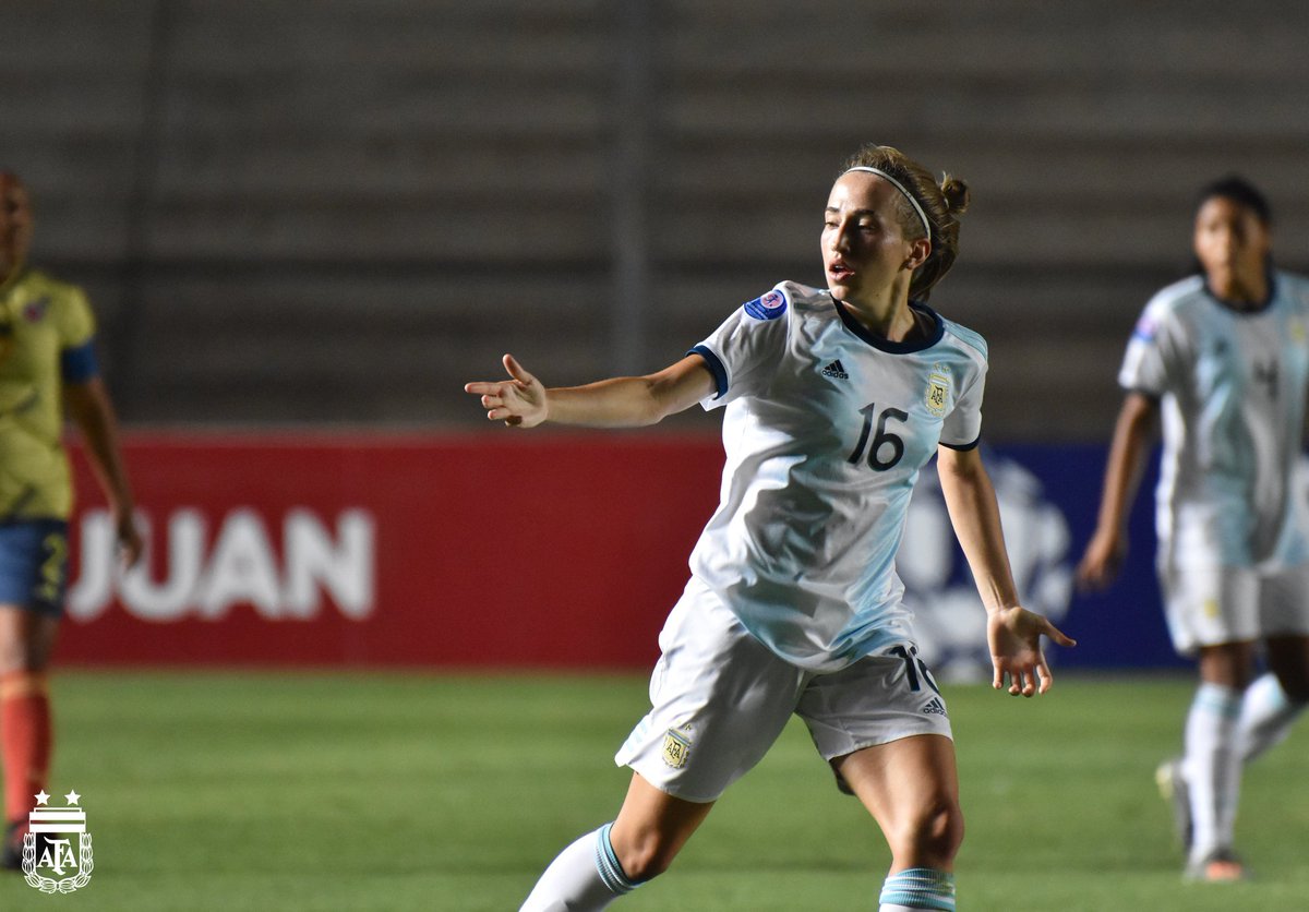 futfemgol's tweet photo. DOS CONTRATOS MÁS EN RACING ✍🏼 Yanisa Sosa, ex arquera de Belgrano, y Paloma Fagiano, ex GEPU de San Luis, jugarán en la Academia.

Repasá los detalles y todos los pases del fútbol argentino: https://t.co/TUtK7CSWN2 https://t.co/SUGdX4dwtY