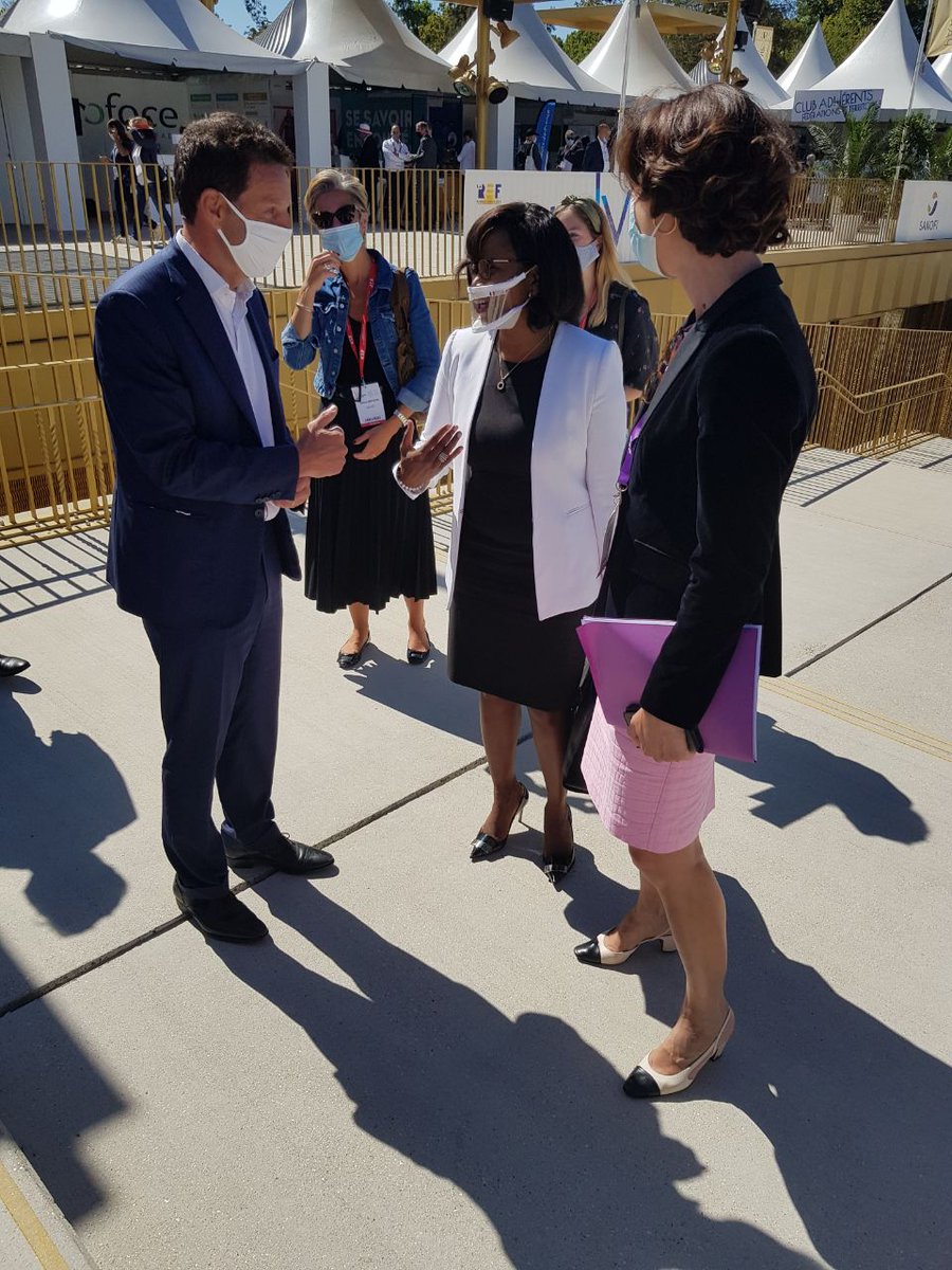 1ElisaMoreno's tweet photo. « Les entreprises doivent être au rendez-vous de la lutte contre les discriminations ». C'est un enjeu de société mais aussi de performance économique. Je sais que je peux compter sur l'engagement de @GeoffroyRDB et du @medef ! https://t.co/O4z86vuQUy
