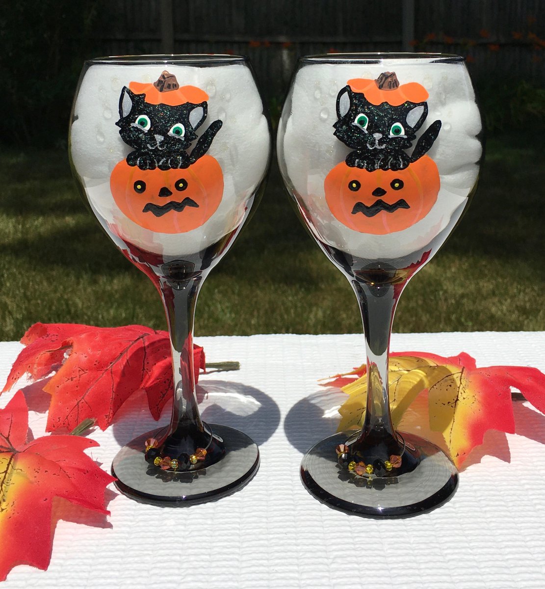 ipaintitpretty's tweet photo. https://t.co/vR2Ni2Rq8I #halloween #wineglasses #halloweenglasses #halloweendecor #blackcatglasses #halloweengift #blackwineglasses #pumpkinglasses #giftsforher https://t.co/5urRUfnwLo