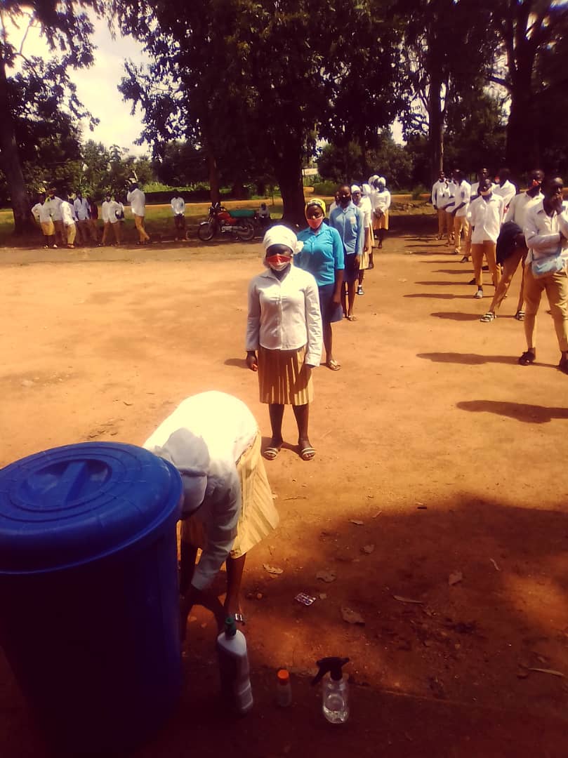 leads_nigeria's tweet image. #CorruptionmustGO
COMMUNITY  MONITORS IN MANCHOK, KAURA LGA : Monitored the Conduct of WAEC with Respect to COVID 19 Prevention Guidelines.
School: GSS Manchok Snr
Subject: English Language
Date: 26th August, 2020
OBSERVATIONS:
1. The Use of face mask was ensured
@macfound