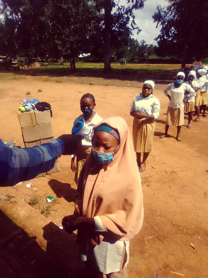 leads_nigeria's tweet image. #CorruptionmustGO
COMMUNITY  MONITORS IN MANCHOK, KAURA LGA : Monitored the Conduct of WAEC with Respect to COVID 19 Prevention Guidelines.
School: GSS Manchok Snr
Subject: English Language
Date: 26th August, 2020
OBSERVATIONS:
1. The Use of face mask was ensured
@macfound