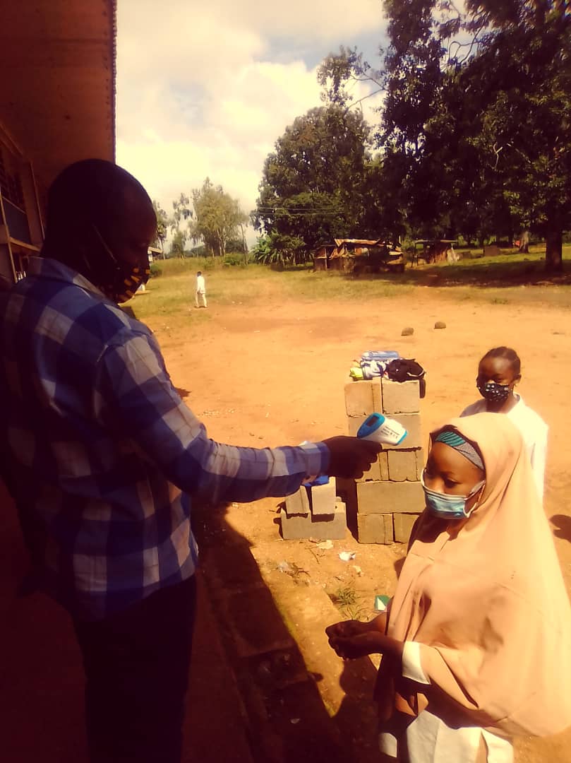 leads_nigeria's tweet image. #CorruptionmustGO
COMMUNITY  MONITORS IN MANCHOK, KAURA LGA : Monitored the Conduct of WAEC with Respect to COVID 19 Prevention Guidelines.
School: GSS Manchok Snr
Subject: English Language
Date: 26th August, 2020
OBSERVATIONS:
1. The Use of face mask was ensured
@macfound