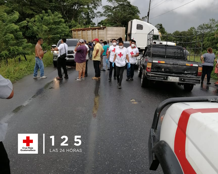 CruzRojaGT_'s tweet photo. #NorOrienteGT 🚨

Accidente de tránsito se registra en el km270 ruta al Atlántico, trailer y 3 vehículos colisionan, #CruzRojaGT le brinda atención prehospitalaria a 4 personas en el lugar, quienes presentaban crisis nerviosa y heridas leves. https://t.co/eHfowgvr28