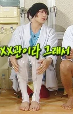 KIM JAEJOONG'S SELF-PROCLAIMED PRETTY FEET November 29, 2010I feel sorry at night..^^ (12:07am KST)Yeah, I wanted to show off my pretty feet.. I'm embarrassed to check Twitter now ㅎㅎㅎㅎㅎ Good night. I'm going to work out. I'll come back later ^^ (12:12am KST)