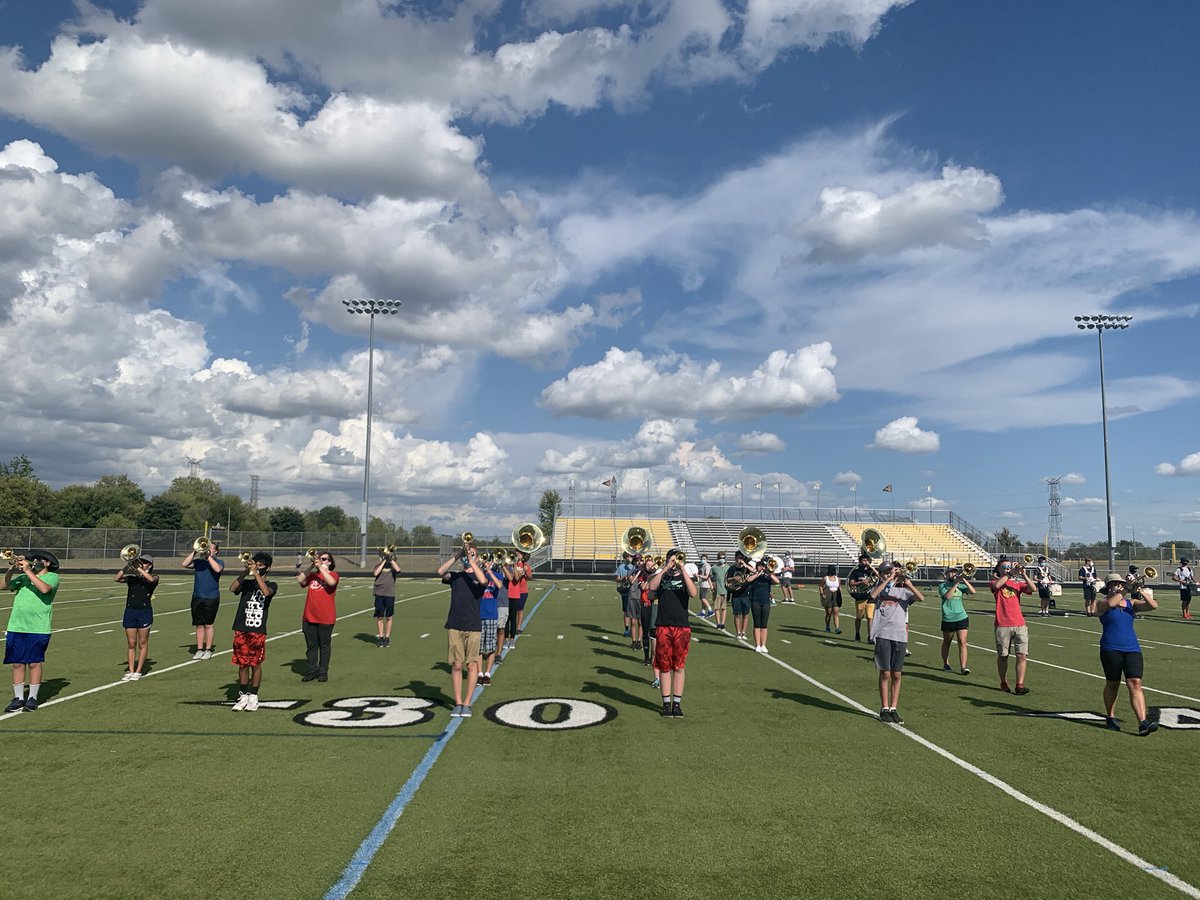 MeteaMusic's tweet photo. Marching Mustangs at it today.  Go, go Mustangs.  @MeteaMusic @MVHSMarching @mvhstrim @MeteaAmp @MvhsMuses @ApolloMVHS @MV_Stampede @MVPrincipal1 @meteavalley https://t.co/PdwrYYpx7b