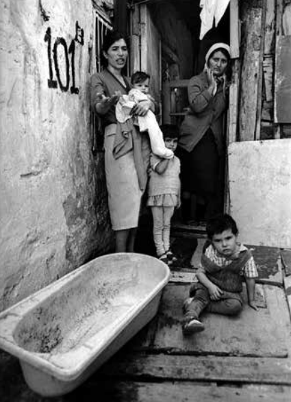 After deportation: Azerbaijani refugees from Armenia in Baku. 1989 © Farid Khayrulin