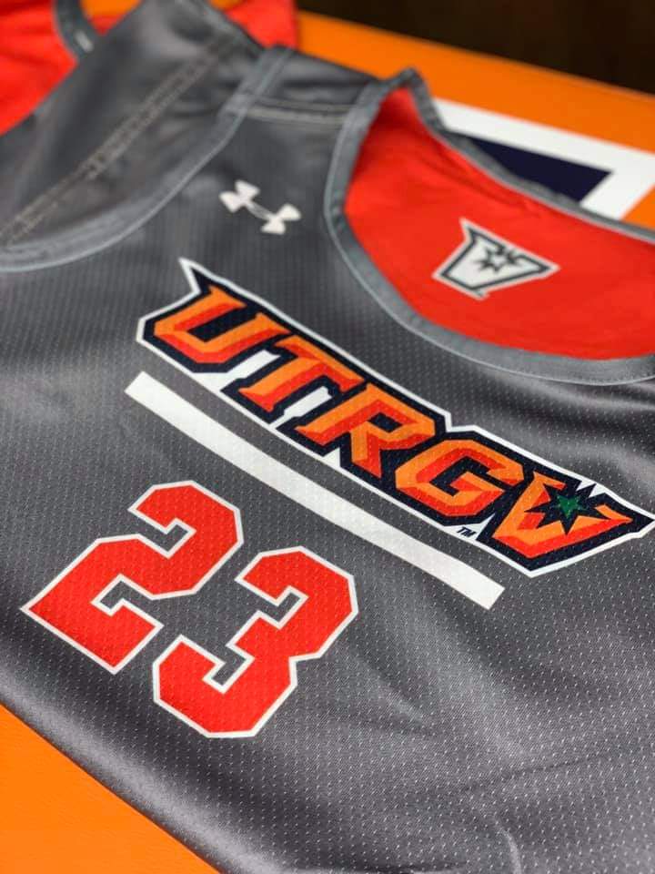 hackhoops's tweet photo. It's about to go down.....excited to be a part of this team! #VeesUp! ββ https://t.co/LQ1uzFx593
