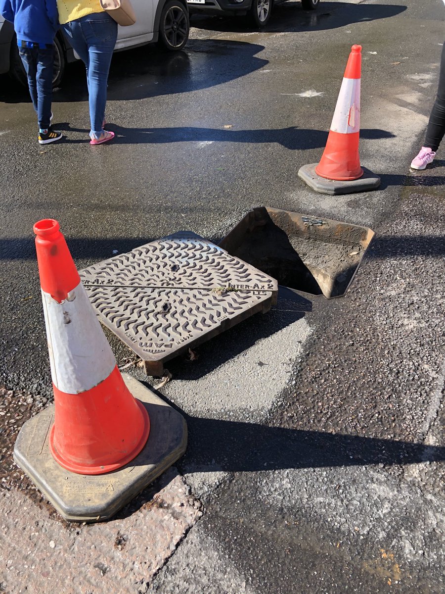 vickypppp's tweet photo. Can @DevonCC really leave an unprotected open manhole like this in a street with no pavement and heavy pedestrian use in Sidmouth (Millford Rd)? You couldn’t even see it in the rain earlier @DevonAlert @BBCTravelSW #someonemightdie https://t.co/HkcDveBDKM