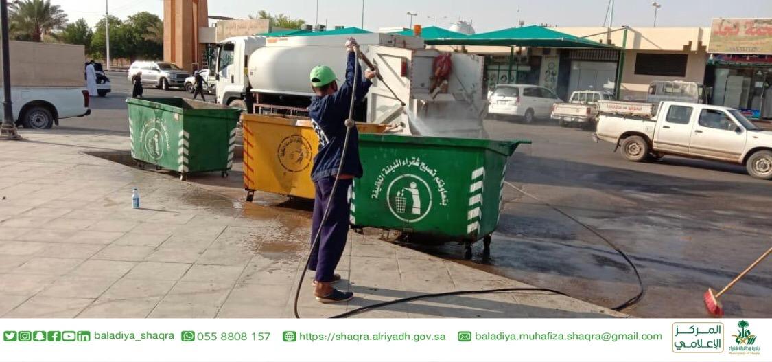 أعمالنا مستمرة جانب من جهود  ⁧#بلدية_محافظة_شقراء⁩ ممثلة بقسم النظافة في غسيل ونظافة سوق الخضار واللحوم وتعقيم الحاويات