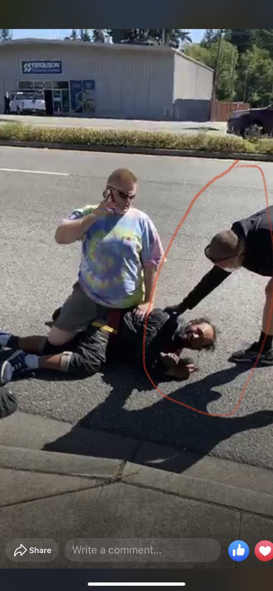 A few other guys stepped in to make sure the pinned guy was ok and try to de-escalate, and tie dye guy eventually got off him. The attacked man was still down for awhile but eventually was able to get back up >>>
