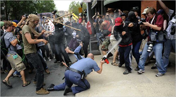 THREAD: This is the first RNC I've missed since 2000. In previous years I documented what was happening *outside* arenas and away from the speeches––protests, raids, surveillance, court cases, etc. Probably the most memorable convention I covered was in St. Paul in 2008.