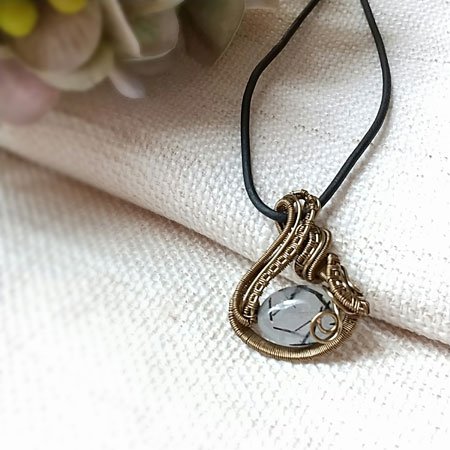 工房暖簾トート Sur Twitter 天然石をアーティスティックワイヤーで巻いたワイヤーアートネックレス 9月駅チカ初出店 Naruriruさんのオリジナルアクセサリー T Co r71abmce 関内駅チカアート市 ワイヤーアートアクセサリー T Co Rko9skoaic Twitter