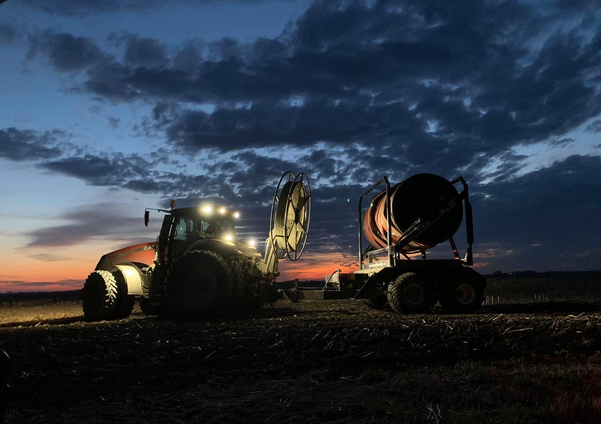 There's beauty in everything if you'd only look.

 📸 @MidwestManureManagement
-
-
#manure #manurepumping #liquidtransfer #manurepump #liquidpump #liquidpumper #liquiddelivery #manureapplication #farmmachinery #crop20 #harvest20 #farmingatnight #iowasunset #iowa #agtwitter #ontag