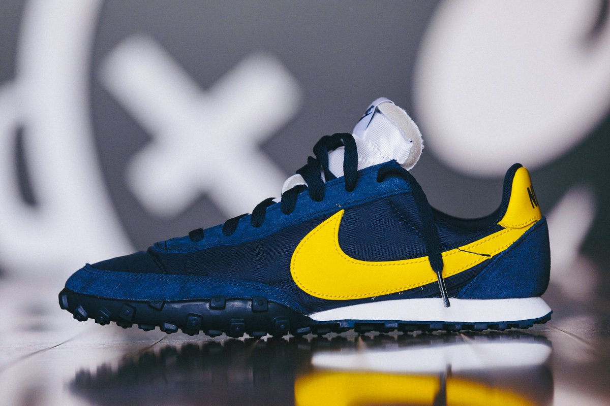 nike waffle racer obsidian