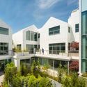 tleedesign's tweet image. Not one building curve in this new Mad Architects building @madarchitects_ buff.ly/32pMGLq #madarchitecture #greenwall #LAarchitecture #BeverlyHillsArchitecture #WeCanDoItWithoutCurvesToo
