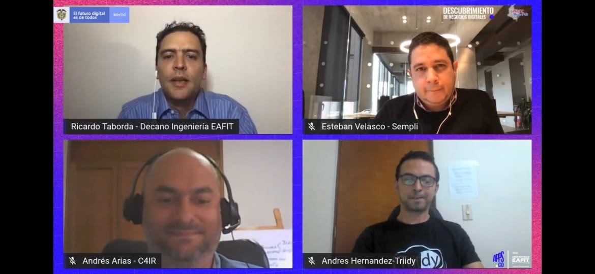 EAFIT's tweet photo. Andrés Arias, líder IoT y Ciudades Inteligentes del Centro para la Cuarta Revolución Industrial, explica las dinámicas ⚙️ y filosofías 🧠 de los emprendimientos digitales 💡🧠 en las ciudades inteligentes. https://t.co/JzskGlJJ2b