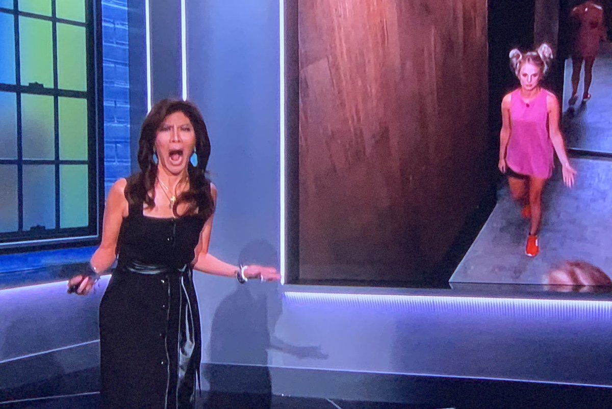 Yearround costume store owner (fatassjaywalker) Twitter