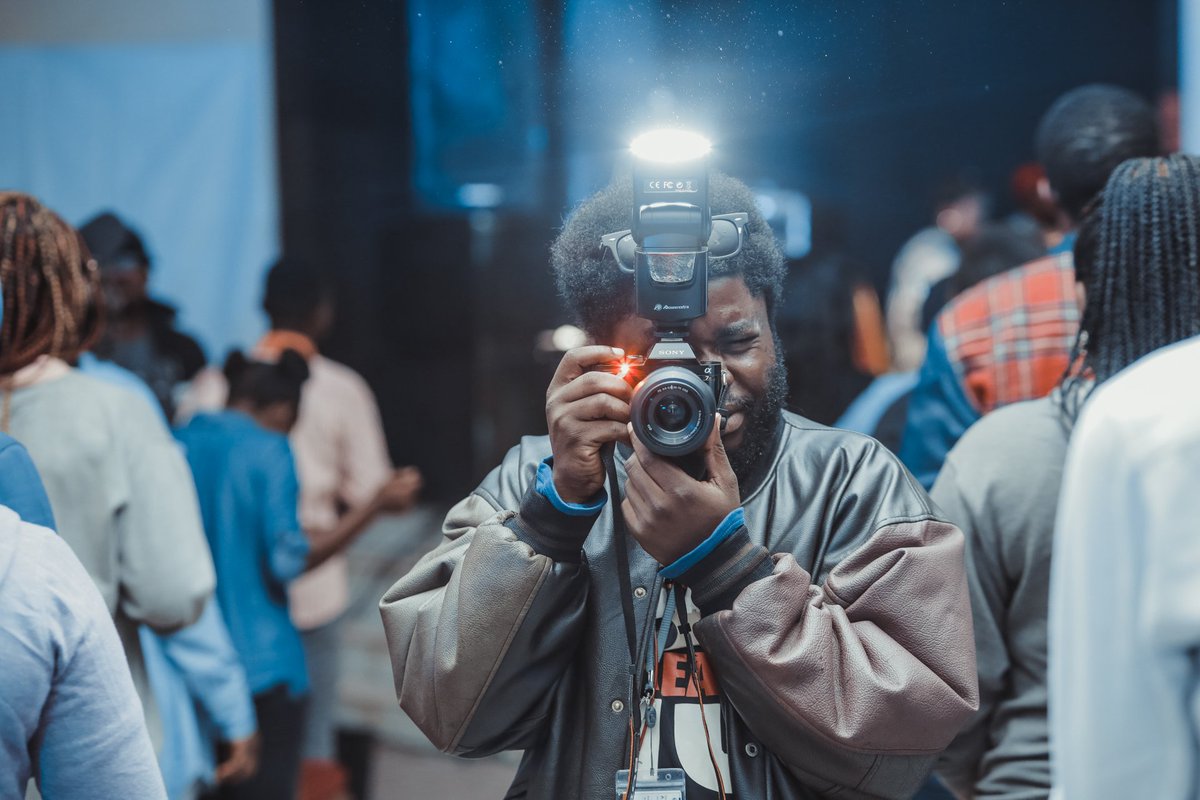 YWAPhq's tweet photo. It appears we have a debate on our hands, so we'd love to settle this once and for all. 
Which of these was the best picture from Boothcampxiii (2018)?
Retweet for @minkir116 
Like @aiken_voka 
Think you have a better one? Reply with it. 
#BoothcampXV https://t.co/M7viG2oBHE