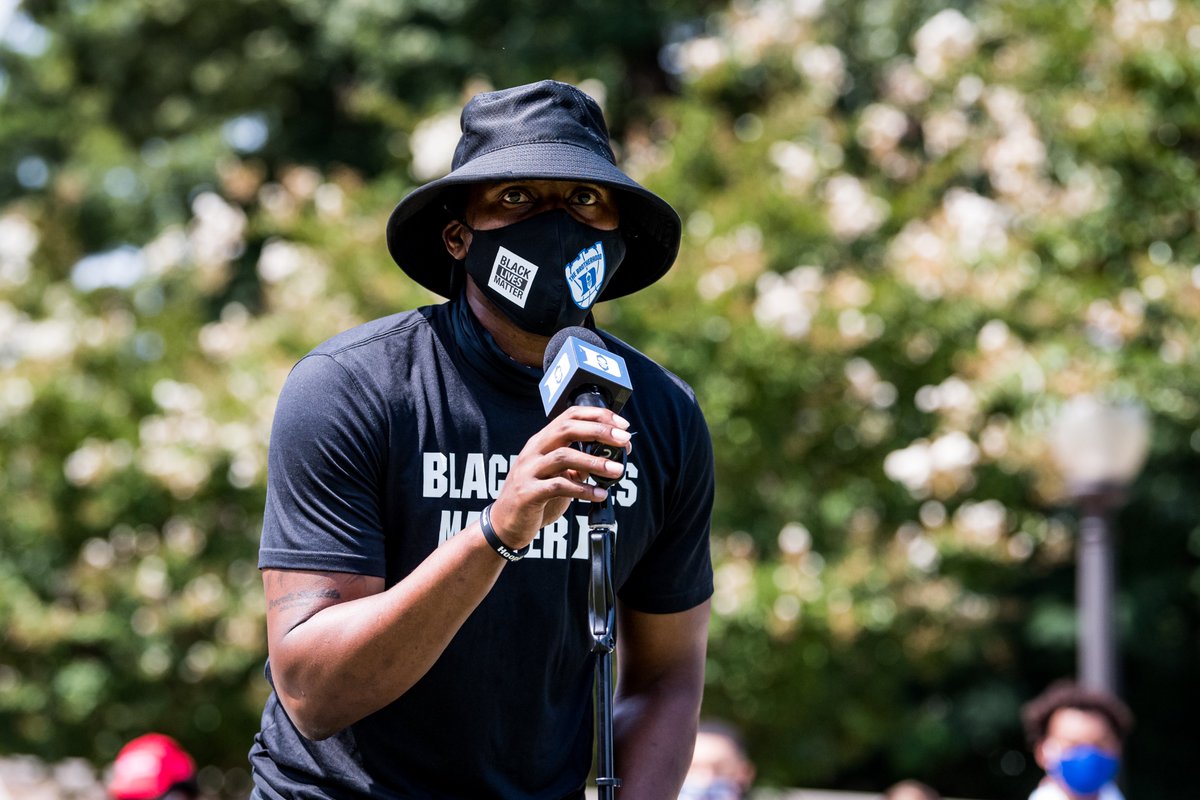 DukeATHLETICS's tweet photo. We stand together for change. We stand together because #BlackLivesMatter 🖤 https://t.co/qcCq7CxYZK