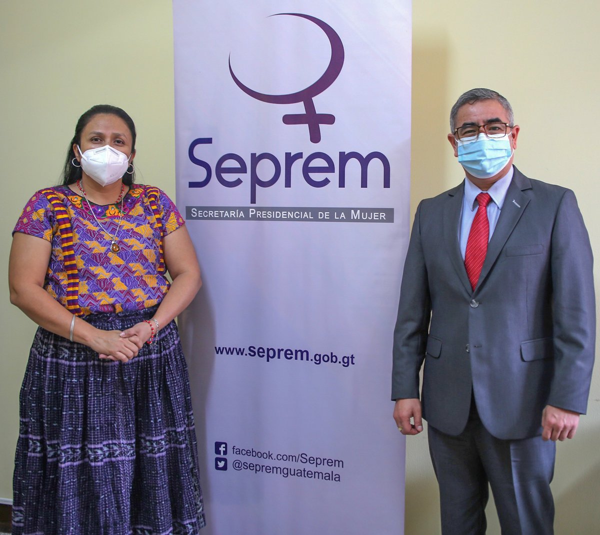 SEPREMGUATEMALA's tweet photo. Subsecretaria #SEPREM, sra. Silvia Hernández se reunió con Subsecretario de @Segeplan Sr. Luis Arturo Meza para identificar puntos de coordinación en el marco de la implementación territorial de la #PNPDIM y PEO 2008-2023.#JuntosSaldremosAdelante #GuatemalaNoSeDetiene https://t.co/dKWPQ36AM8