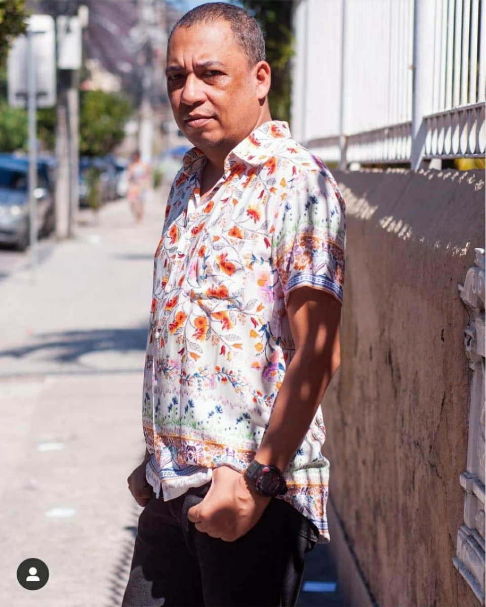 Rofermoda's tweet photo. TBT de hoje fica com esse conjunto lindo com estampado de tricoline.
.
Model: @andbarnas
Photo:@thaisonmachadoft
.
#militarylove #rofermodadeexpressao #camisasmasculinas #camisas #camisapersonalizada #camisaria #modacasual #homemnamoda #negrosestilosos #homemcomestilo https://t.co/QJQNjDgwB2