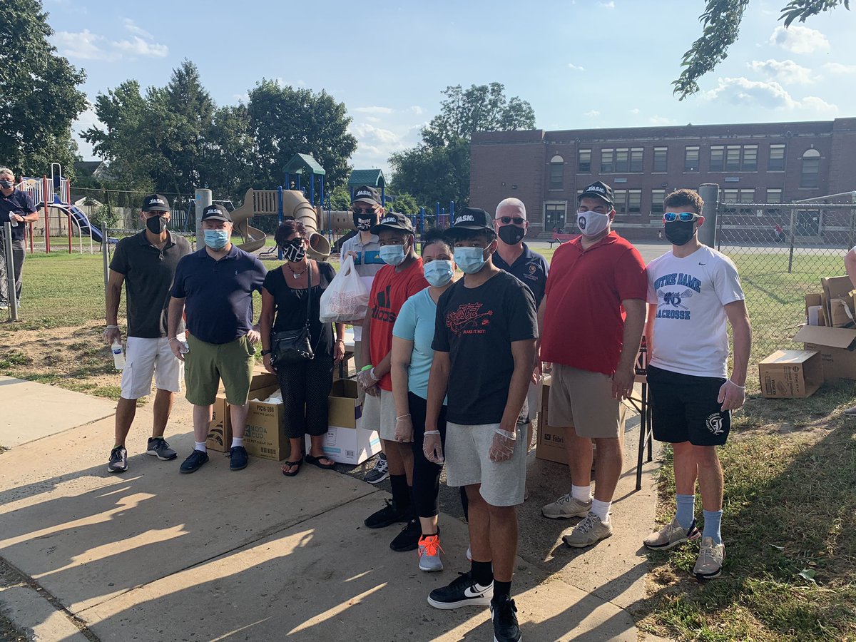 c_cKuserKat's tweet photo. @HTSD_Kuser “THANK YOU” Trenton Area Soup Kitchen (TASK), Soup Kitchen 411 and Killarney’s for sponsoring tonight’s meals- Chicken Parm, Mac-n-Cheese, and Salad!

Can you spot Hamilton Mayor Jeff Martin? #kuserPride #KuserStrong #WeAreHTSD https://t.co/LCplJemEke