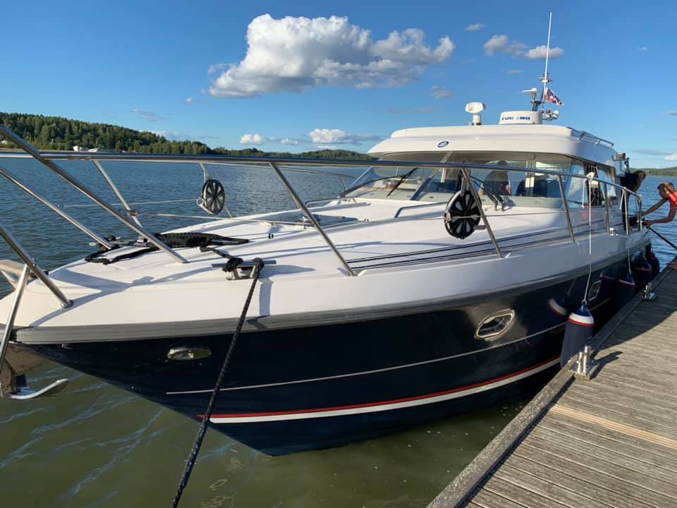 To celebrate and honour the Baltic Sea Day #itämeripäivä we made an evening boat tour with the office team in the near by archipelago and checked in local historic sights #kuusistonlinna

#langh #shipping #scrubbers #maritime #colleagues