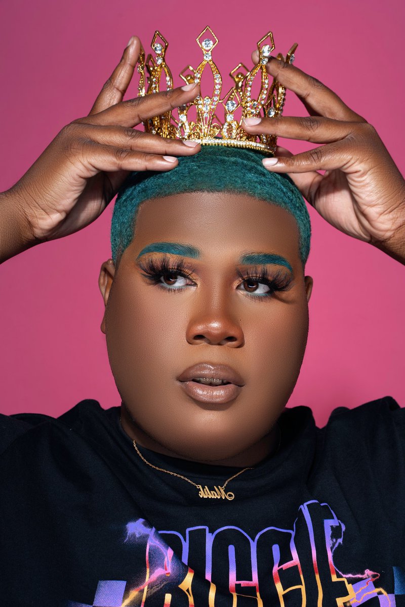 MalikTyrez's tweet photo. it’s the it factor 💓
.
created this moment with @RainnDroppp using the @PaulNotPowder “IT Girl” eyeshadow palette, use code “LIKS” for $$ off your purchase babes! xo 😚 https://t.co/FarLuHypNN