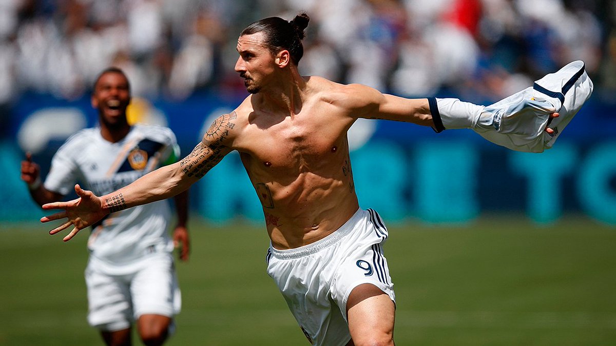Ibrahimovic fica no Ac Milan até 2021🔴⚫️