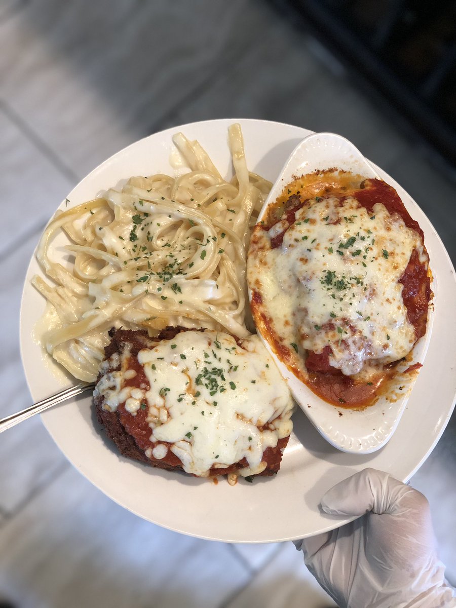 xtknb's tweet photo. Support local and order from zias cafe Kaneohe! $13 bentos with ur choice of chicken parm, chicken broc mush Alfredo or veggie primavera. Comes w/ bread &amp; salad!  Or order anything else off our menu! https://t.co/YMZF9tFKY5