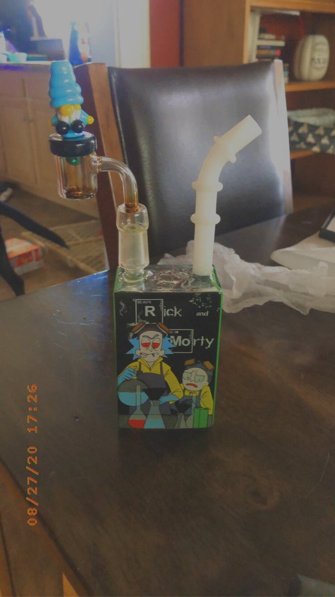 SeeingThings58's tweet photo. New rig 🤯❤️ #dabrig #dabthirty #stoned https://t.co/RdOCzp7Yqm